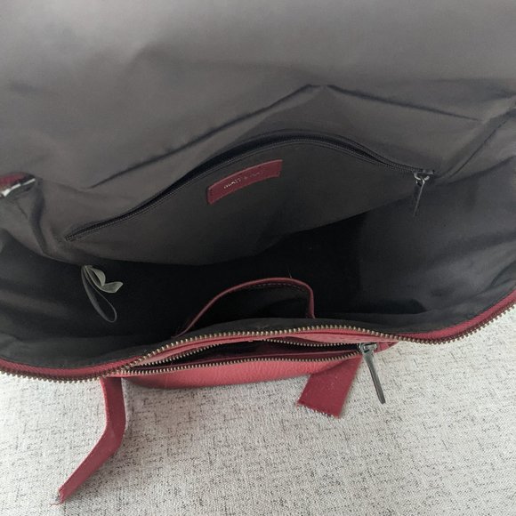 Vegan stylish Brave red backpack school bag adjustable straps and pocket NWOT - Picture 5 of 5